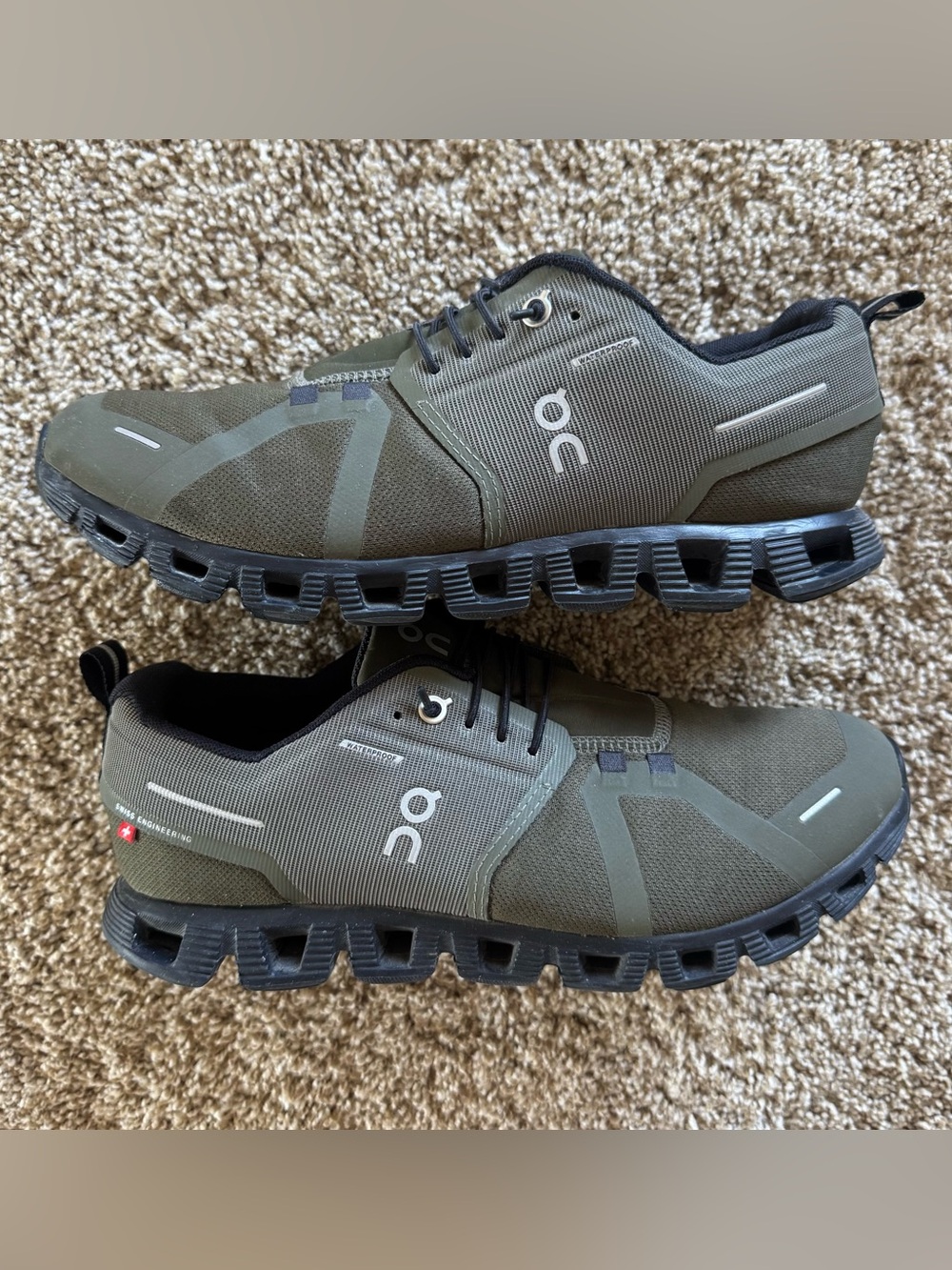 ON Running Cloud 5 Waterproof Sneakers Women Size 10